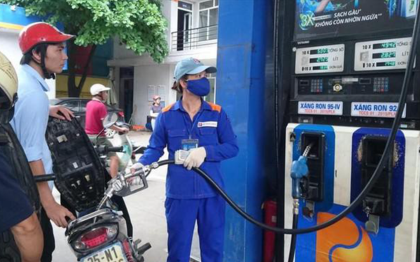 Giá xăng giảm về sát 23.000 đồng