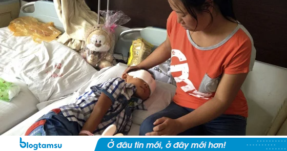 Chỉ trong 20 phút, toàn bộ mắt của cậu bé 8 tuổi bị ăn mòn: Nếu có thứ này ở nhà, hãy vứt đi ngay lập tức