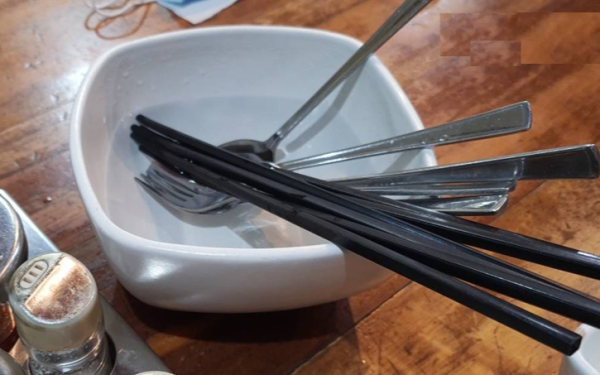 5 dụng cụ nhà bếp nhà nào cũng có, dùng sai cách còn độc hơn thuốc trừ sâu