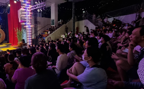 Một nam ca sĩ đoàn lô tô ở Đà Nẵng bị bắt