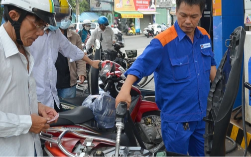 Giá xăng dầu tiếp tục giảm, dầu diesel giảm tới 3.185 đồng/lít