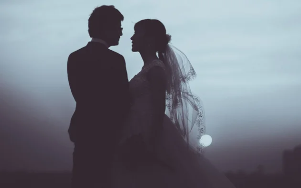 Nữ ca sĩ nổi tiếng showbiz chơi cờ bạc đến mức vỡ nợ hàng chục tỷ đồng, chồng cầu thủ chán nản ly hôn