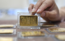 Giá vàng trong nước lùi sâu, sắp mất mốc 169 triệu đồng/lượng