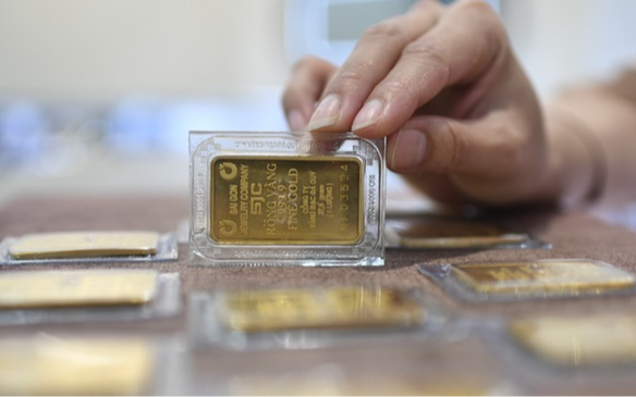 Giá vàng trong nước lùi sâu, sắp mất mốc 169 triệu đồng/lượng