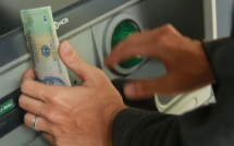 Những trường hợp nào rút tiền mặt sẽ bị phong tỏa tài khoản vĩnh viễn?