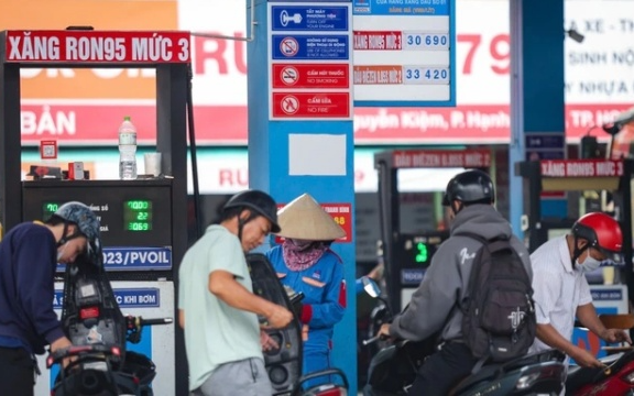 Giá xăng dầu hôm nay 23/4/2026: Xăng trong nước tăng hay giảm?