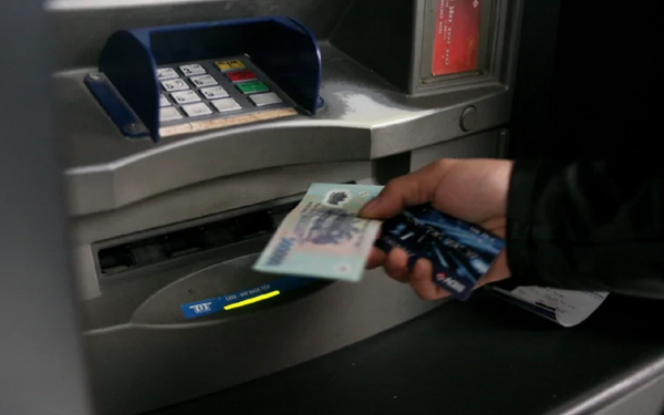 Công an cảnh báo khẩn: Người dân có thể bị phong tỏa tài khoản ngân hàng ngay lập tức, phạt tù đến 7 năm nếu thực hiện hành vi này