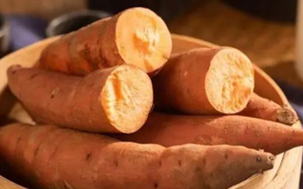 Người đàn ông 55 tuổi mắc tiểu đường ngày nào cũng ăn khoai lang, 5 tháng sau đi khám, bác sĩ vội hỏi: "Ông đã làm gì?"