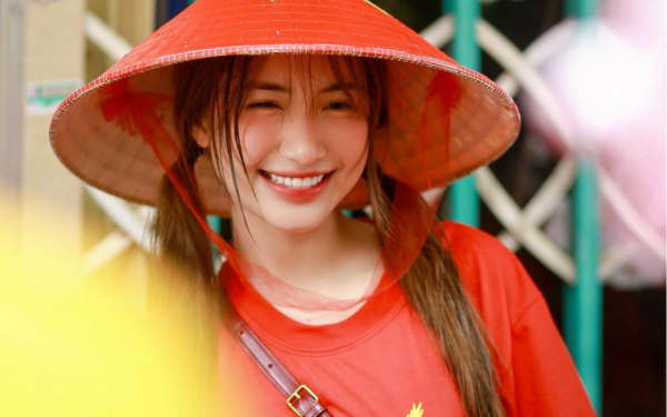 Hòa Minzy khoe hạnh phúc ngọt lịm bên Đại úy Thăng Văn Cương