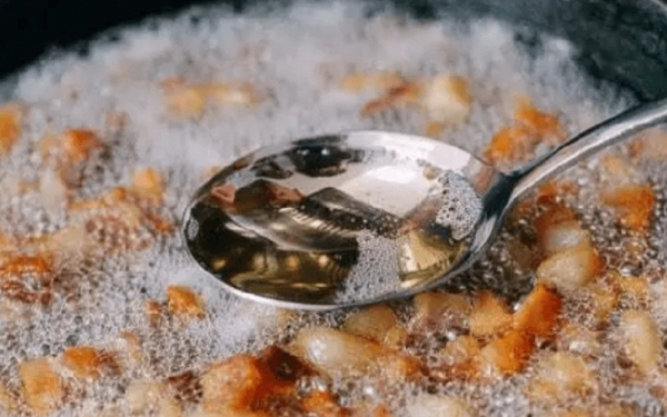 Lời khuyên đến các gia đình đang sử dụng mỡ lợn để nấu ăn