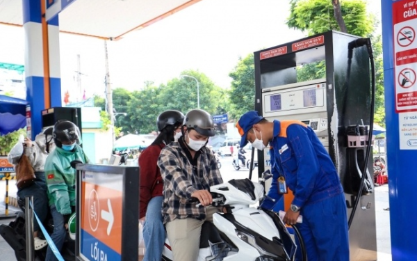 Giá xăng dầu hôm nay (24-4): Xăng dầu trong nước giảm giá