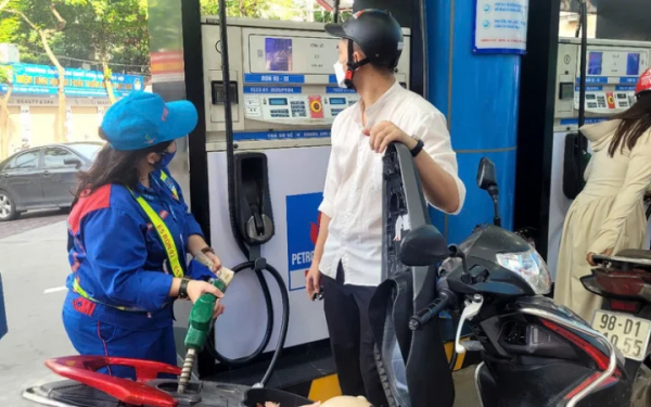 Giá xăng dầu hôm nay 25/4: Dầu thô tăng nóng, xăng dầu trong nước giảm liên tiếp