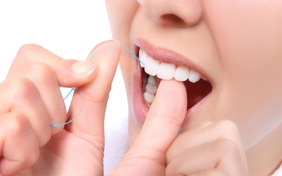 Cảnh báo: Dùng tăm chỉ nha khoa kiểu này, người đàn ông suýt trả giá bằng mạng sống