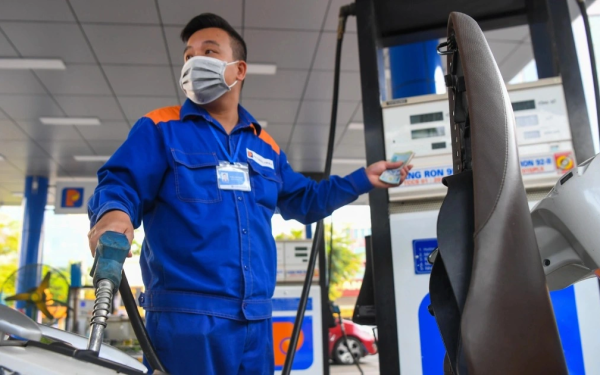 Giá xăng dầu Petrolimex chiều nay 25/4: RON 92 và RON 95 ‘giảm kịch khung’