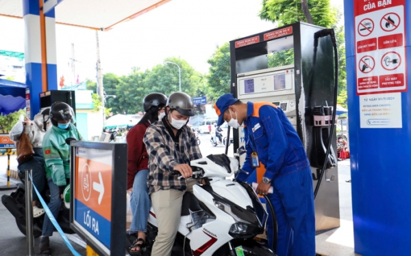 Giá xăng dầu hôm nay 25/4: Xăng RON 95, RON 92, dầu Diesel đều rẻ kỷ lục