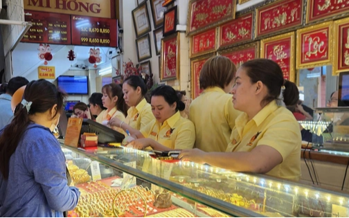 Giá vàng hôm nay 26-4: Khó đoán hơn bao giờ hết!