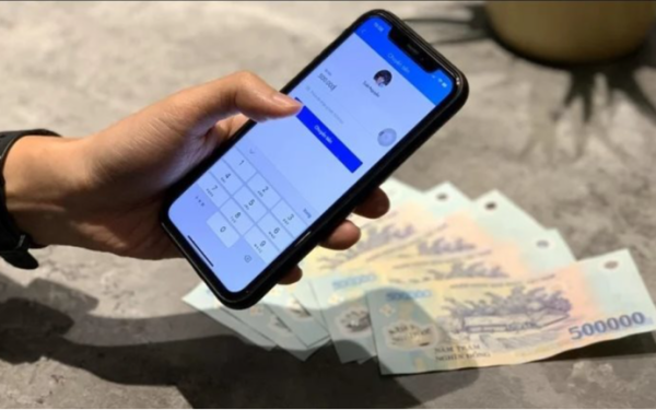 Phong toả tài khoản ngân hàng nếu nhận và chuyển tiền cho các giao dịch sau