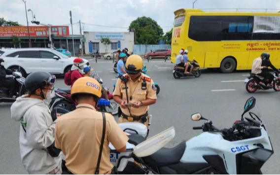 CSGT toàn quốc đồng loạt ra quân xử lý lỗi vi phạm giao thông này: 1.658 tài xế đã bị xử lý trong 5 tiếng