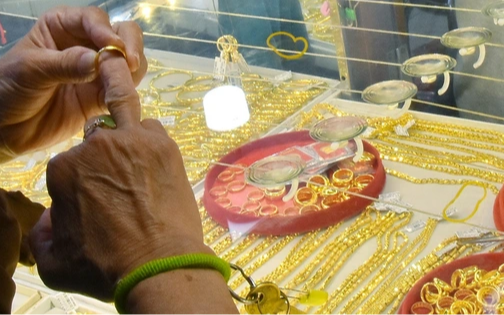 Giá vàng hôm nay, 28-4: Tiếp tục lao dốc