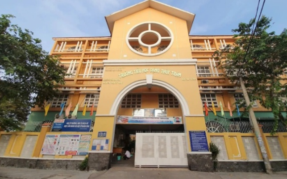 23 học sinh và 2 bảo mẫu trường tiểu học ở TPHCM nhập viện, có ca phải thở máy