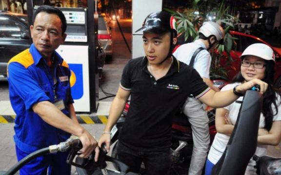 Giá xăng dầu hôm nay 28/4/2026: Xăng trong nước điều chỉnh trước lễ thế nào?