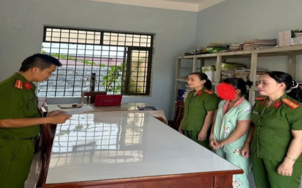 Cô gái sinh năm 2003 phải làm việc với công an sau khi chuyển khoản, nhận tiền chứa nội dung này