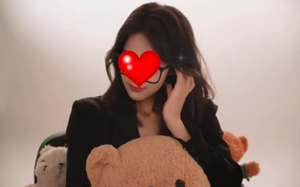 Bé gái 4 tuổi bị tai nạn gây xót xa toàn thế giới, diện mạo hiện tại xinh chuẩn mỹ nhân