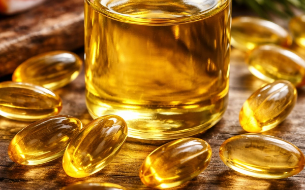 Người đàn ông 40 tuổi uống 2 viên dầu cá mỗi ngày để bồi bổ, 1 năm sau bác sĩ nhìn vào xét nghiệm máu mà bất ngờ