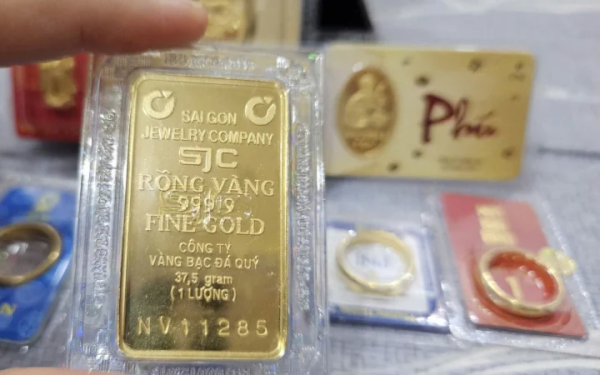 Giá vàng hôm nay (29/4): Đồng loạt lao dốc "không phanh"