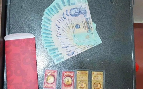 Người phụ nữ SN 2000 đem bán 12 chỉ vàng rồi mua lại 2 cây đem về cất két: Công an lập tức triệu tập lên làm việc