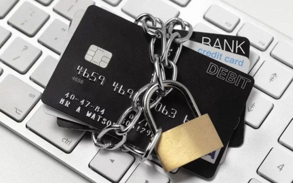 Trong tháng 5, ngân hàng sẽ "khóa" toàn bộ giao dịch chuyển khoản, nạp rút tiền online đối với những khách hàng này