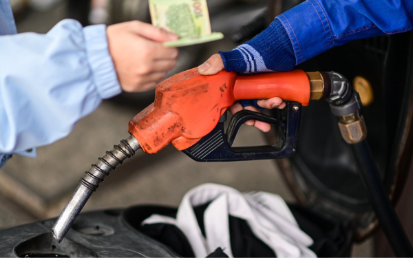 Giá xăng dầu hôm nay 29/4: Thế giới tăng cao, trong nước chiều nay điều chỉnh giá