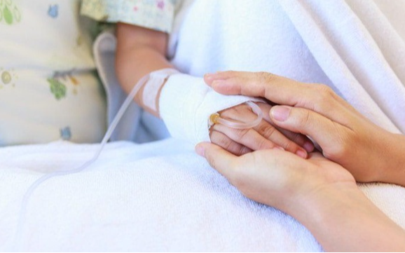Bé gái 5 tuổi ung thư giai đoạn cuối, bài học cảnh tỉnh cha mẹ