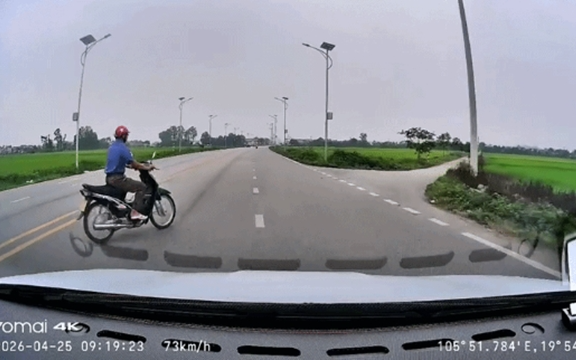 Ô tô húc bay xe máy xuống ruộng: Cục CSGT nêu lý do khẳng định tài xế không có lỗi