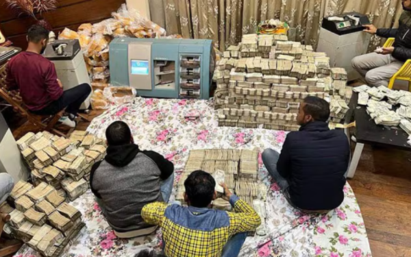 Khám xét nhà riêng, thu giữ khẩn cấp 520.000 tỷ đồng tiền mặt của một doanh nhân