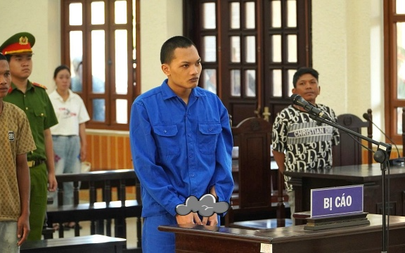 Tuyên án kẻ nổ súng truy sát cha vợ, cướp xe bỏ trốn vào rừng