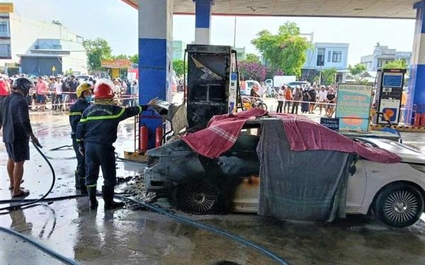 Nhân chứng kể lại phút dập lửa cứu ô tô cháy tại cây xăng khiến 2 người tử vong