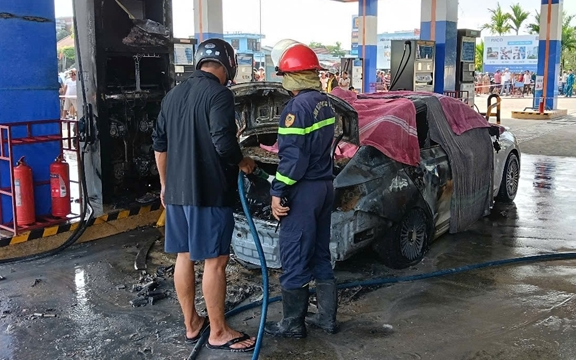 Vụ cháy ô tô qua lời kể của Đội trưởng SOS: “Dập lửa xong, thò tay vào mới biết có người, tôi day dứt không ngủ được”
