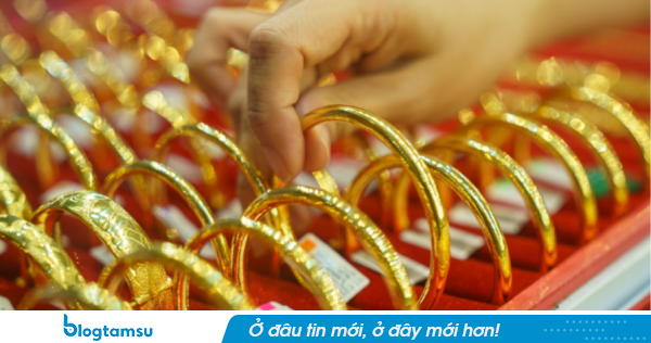 Giá vàng trong nước giảm gấp ba lần so với giá vàng thế giới