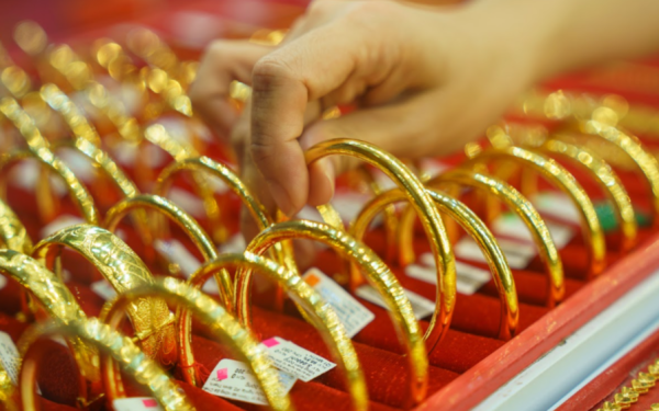 Giá vàng trong nước giảm gấp ba lần so với giá vàng thế giới