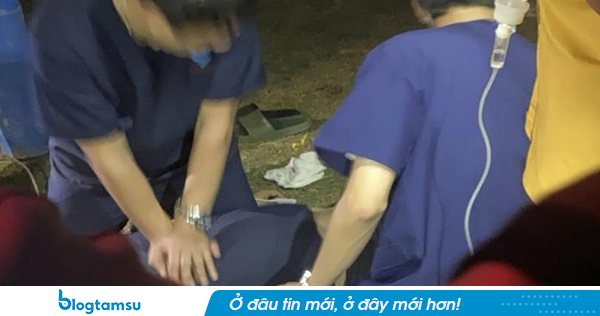 Đang đá bóng, thủ môn bất ngờ gục xuống sân tử vong