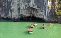 Xuồng chở khách du lịch bị đắm tại hang Luồn, vịnh Hạ Long: 15 người rơi xuống nước, 3 người bị thương