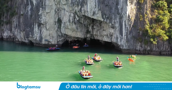 Xuồng chở khách du lịch bị đắm tại hang Luồn, vịnh Hạ Long: 15 người rơi xuống nước, 3 người bị thương