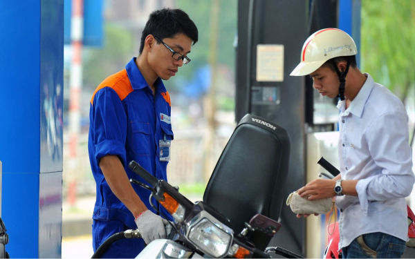 Giá xăng dầu hôm nay 5/5: Dầu thế giới tăng nhanh, trong nước duy trì mức thấp