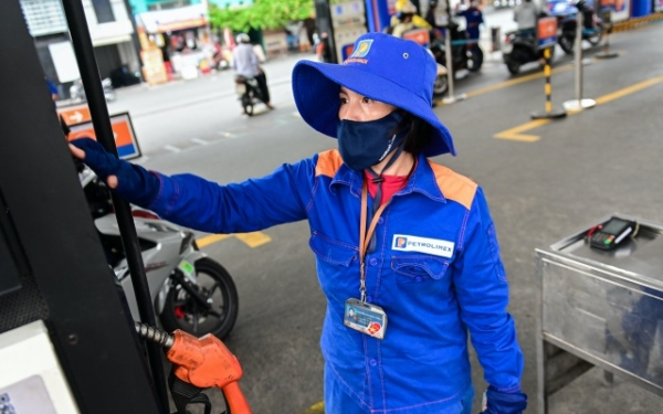 Petrolimex công bố khoản lỗ nặng quý I, giá xăng dầu lên xuống thất thường phơi bày áp lực chưa từng có