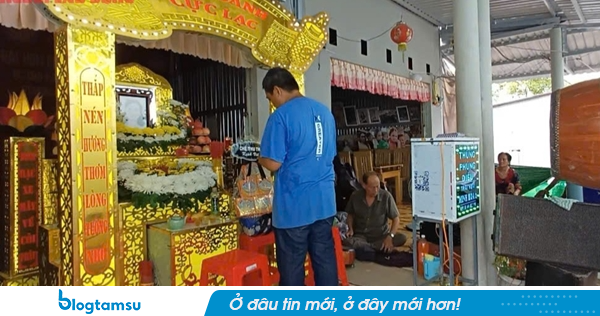 Vụ thảm án ở Tây Ninh: Nhiều người rơi nước mắt trước khi gia đình đưa 2 nạn nhân đi an táng
