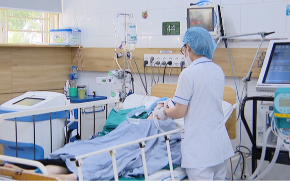 Một người tử vong, 5 người cấp cứu sau bữa canh nấm rừng
