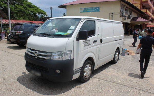 Con gái 8 tuổi bị xe tải đâm tử vong tại trường học, cha nói 1 câu về tài xế khiến tất cả đều bất ngờ