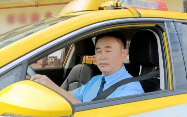 Khách đi taxi hết 46.000 đồng nhưng chuyển khoản hơn 390 triệu, tài xế nhận được tiền lập tức báo công an