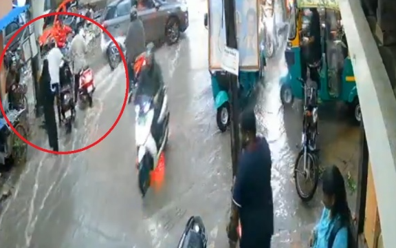 Đã rõ nguyên nhân nam thanh niên ra đi đột ngột khi đang dắt xe trên đường